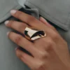 Anillo drapeado Éole, edición chapado en oro de 24 quilates