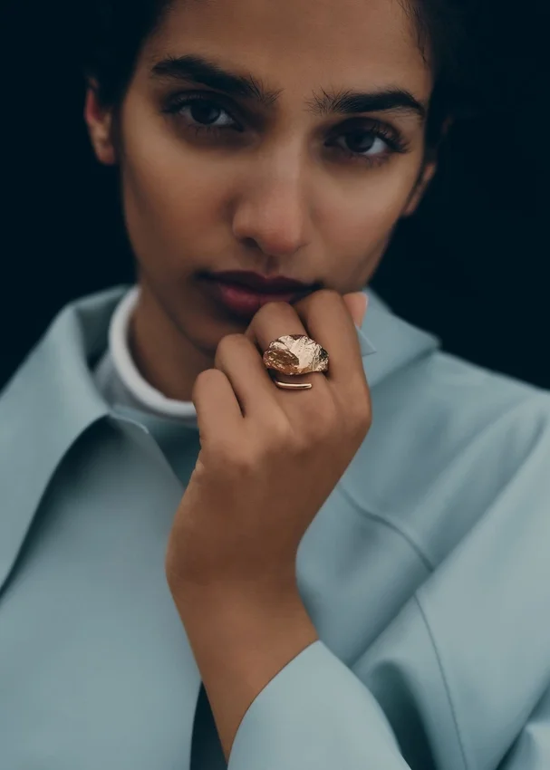 Anillo Eroz, edición chapada en oro de 24 quilates
