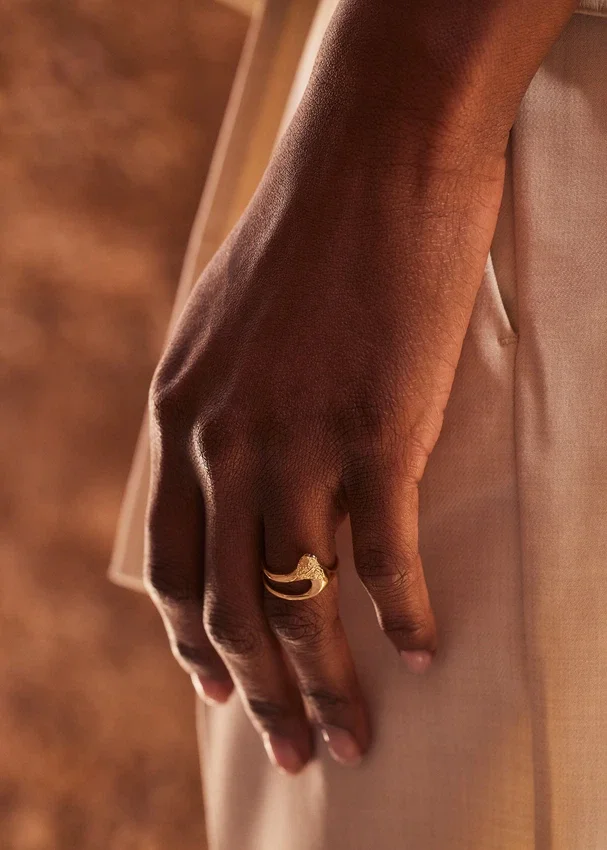 Anillo Eroz Fine, edición chapada en oro de 24 quilates