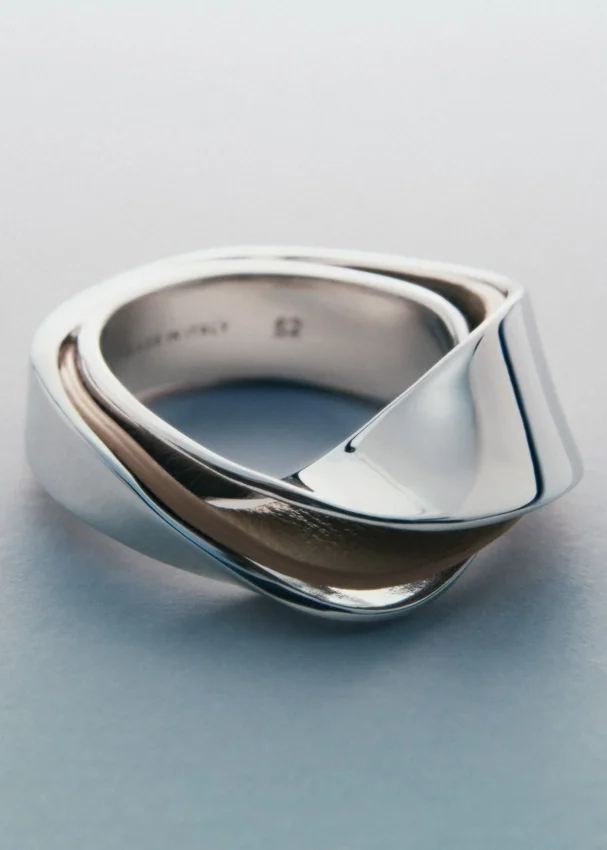 Anillo Ormé Edición Plata rodiada con cuero color topo