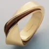 Anillo Ormé Edition, chapado en oro con piel de camello