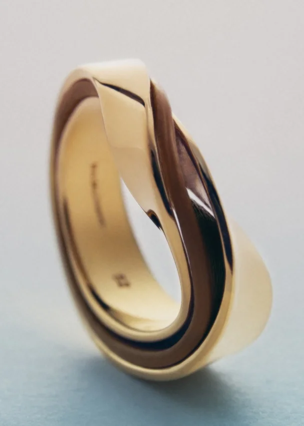 Anillo Ormé Edition, chapado en oro con piel de camello
