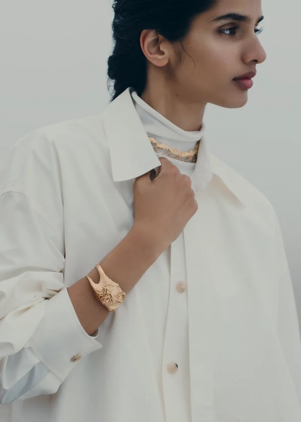 Brazalete Eroz, edición chapada en oro de 24 quilates