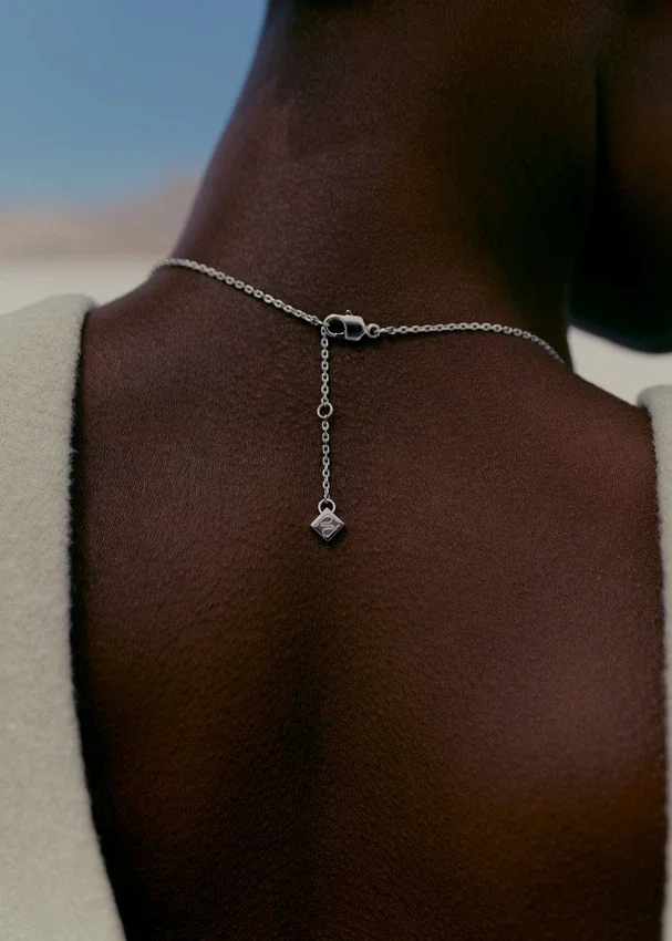 Collar de doble cadena Eroz, edición en latón chapado en rodio plateado