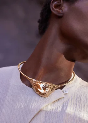 Collar Eroz, edición chapada en oro de 24 quilates