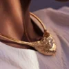 Collar Eroz, edición chapada en oro de 24 quilates