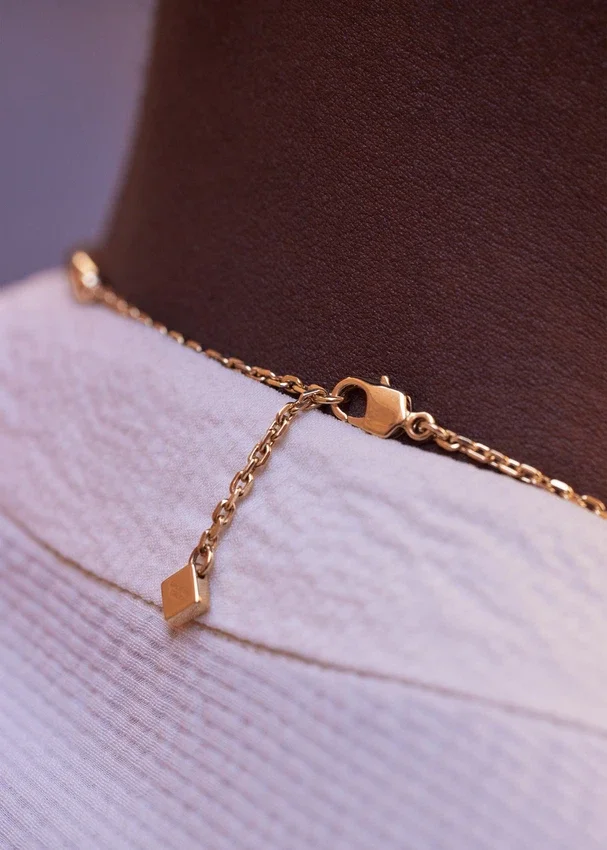 Collar Eroz, edición chapada en oro de 24 quilates