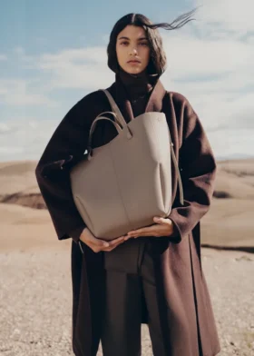 Cyme Tote, edición en color topo texturizado