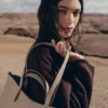 Cyme Tote, edición en color topo texturizado