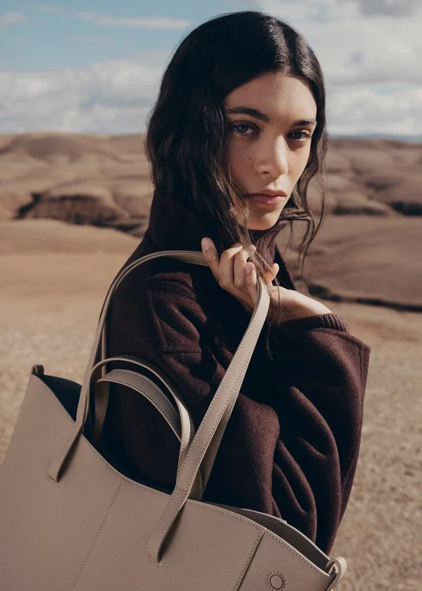 Cyme Tote, edición en color topo texturizado