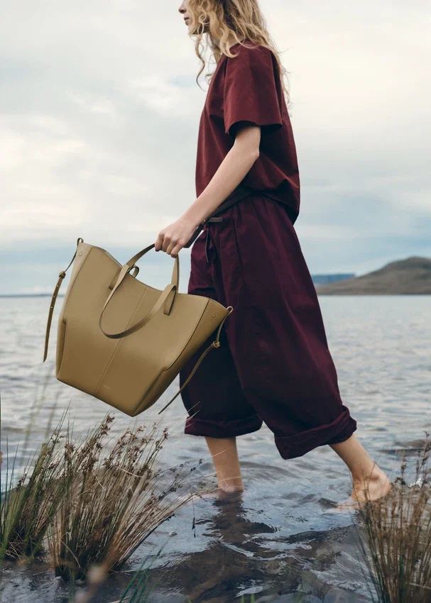 Cyme Tote Edición Oliva ahumado texturizado