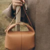 Edición Béri en color camel texturizado