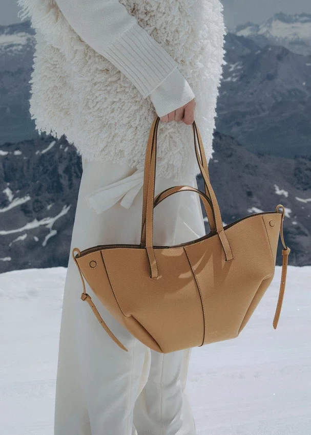 Edición Cyme Mini: arcilla ocre texturizada