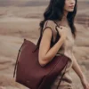 Edición Cyme Tote, cereza negra texturizada