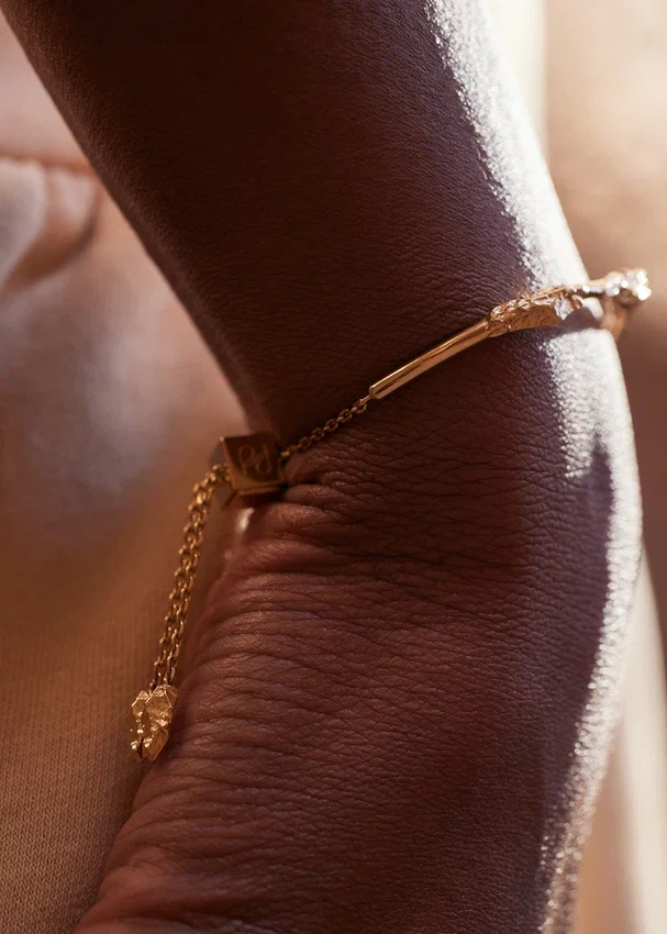 Edición Eroz Bangle, chapada en oro de 24 quilates