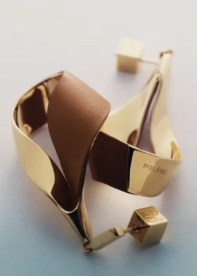 Pendientes colgantes Ormé, edición chapada en oro con piel de color camel