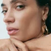 Pendientes colgantes Ormé, edición chapada en oro con piel de color camel
