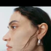 Pendientes de aro Ormé, edición en plata rodiada con cuero color topo
